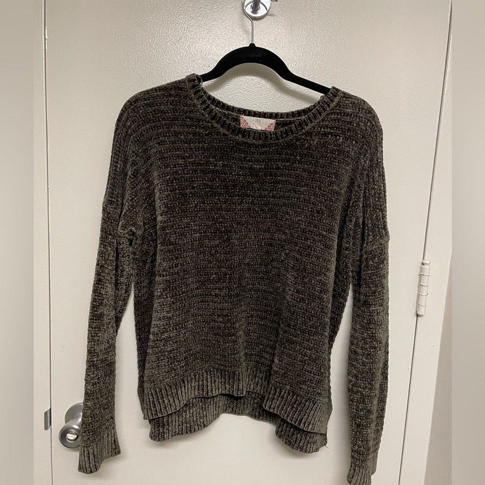 Cozy and cute dark green sweater